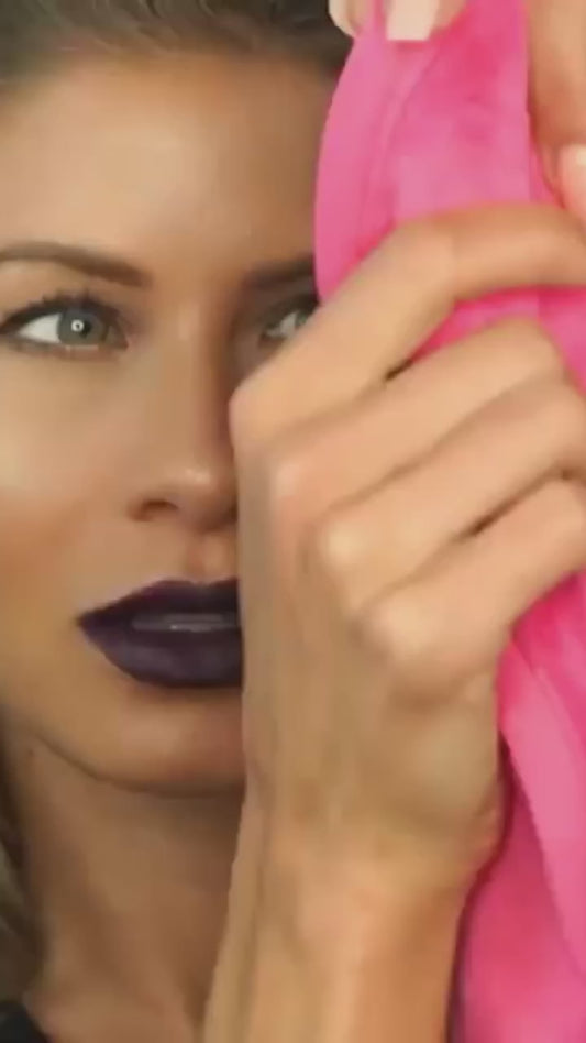 Woman easily removing makeup in Lebanon using only water and the Takawin towel.