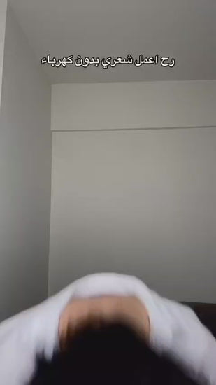 Influencer using the Ela cordless hairstraightner